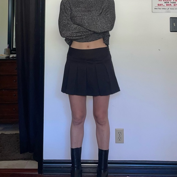 Black pleated school girl skirt. Cherokee brand. Youth XL. - Picture 2 of 4